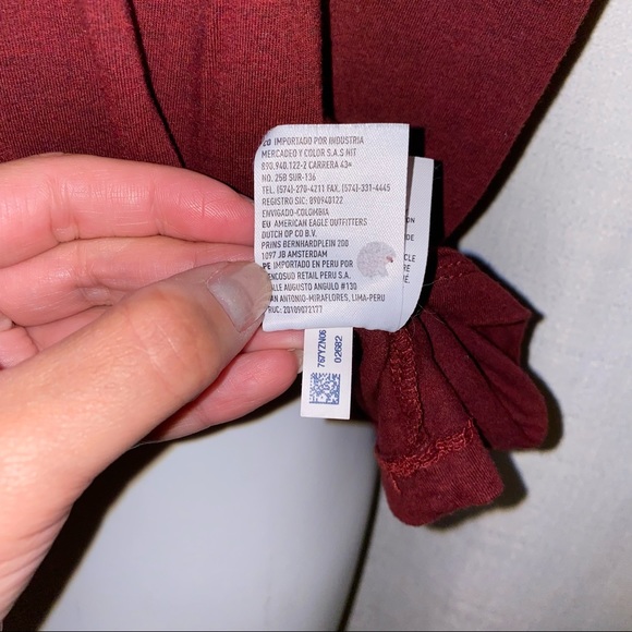 Men’s American Eagle Outfitters Burgundy Crewneck - Picture 9 of 15